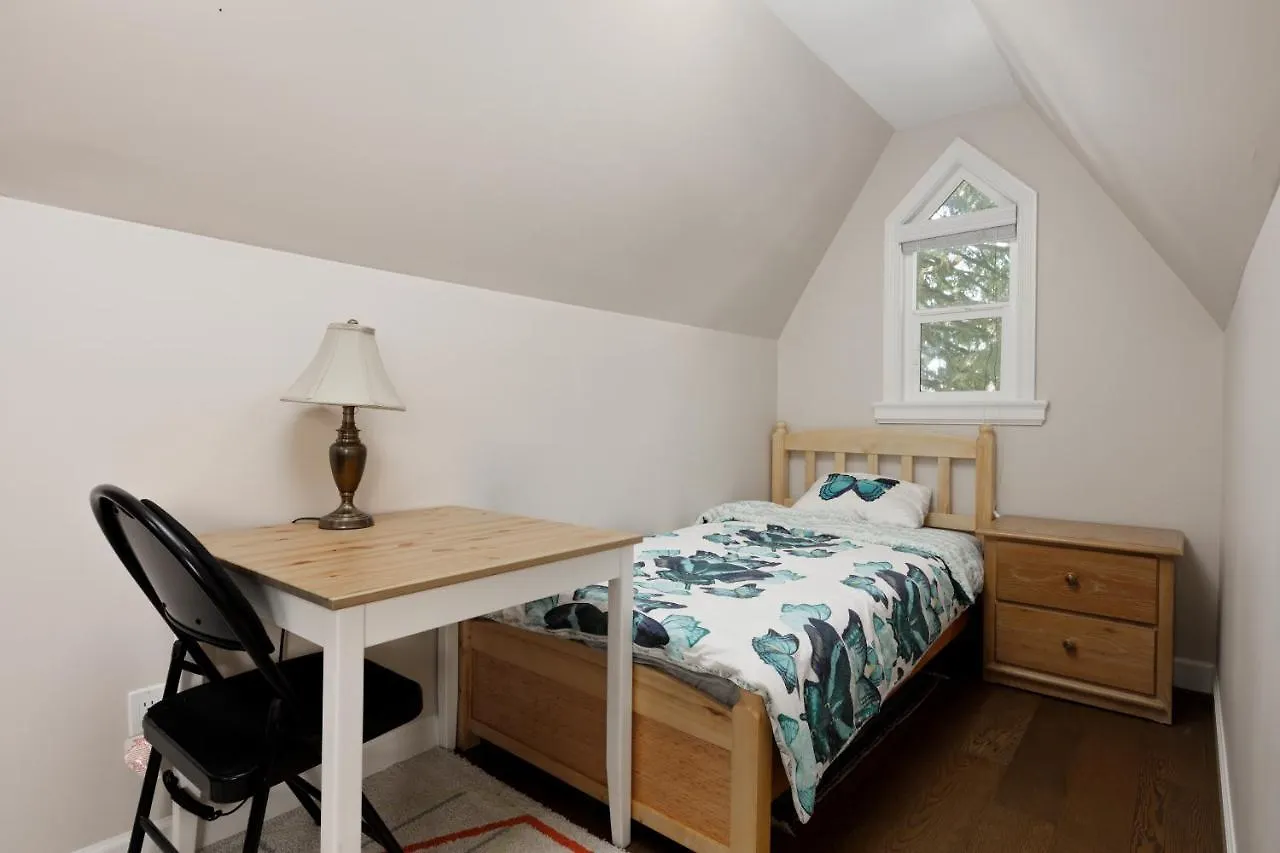 Cozy 4-Bedroom Home In Vancouver