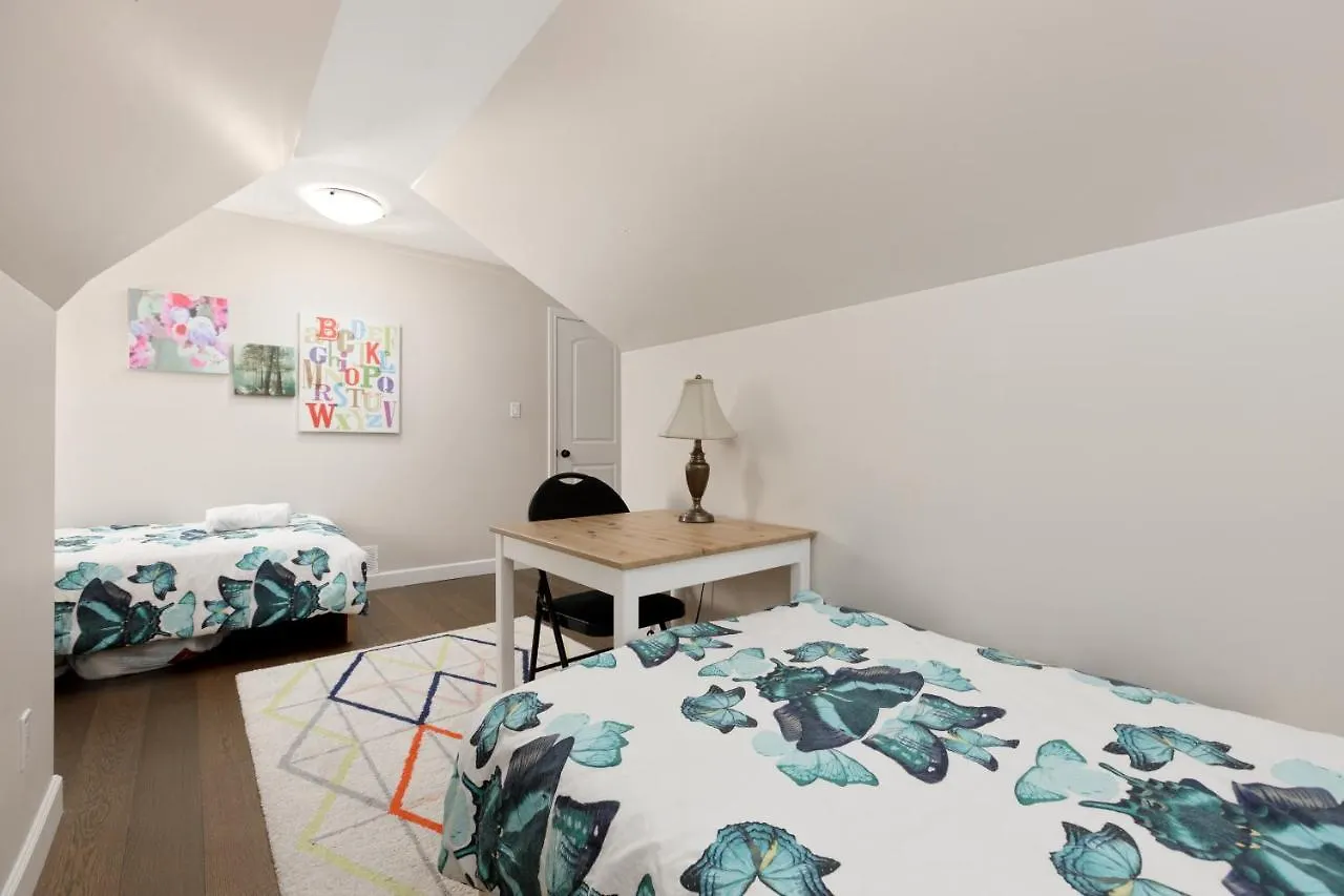 Cozy 4-Bedroom Home In Vancouver 0*,