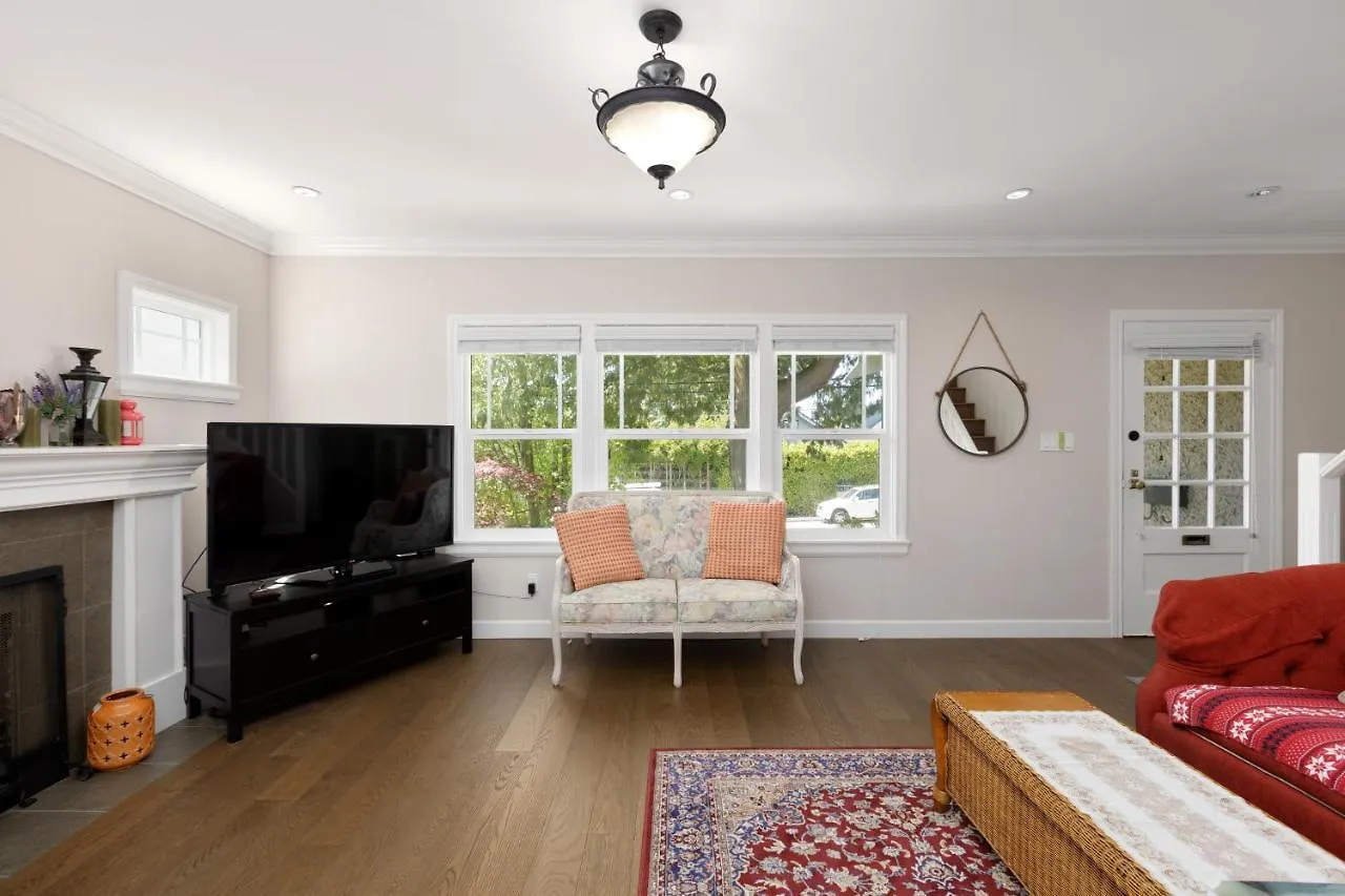 Cozy 4-Bedroom Home In Vancouver Semesterbostad